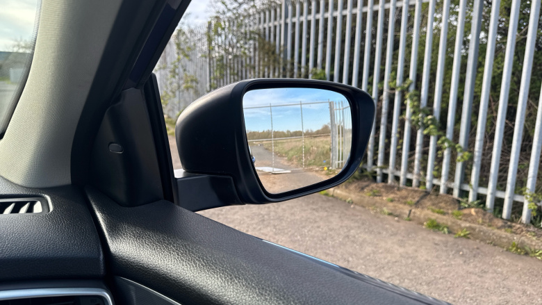 Nissan Qashqai 1.2 DiG-T Tekna 5dr Petrol Hatchback